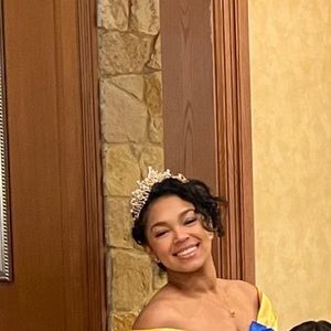 Meet your Posher, Naureen